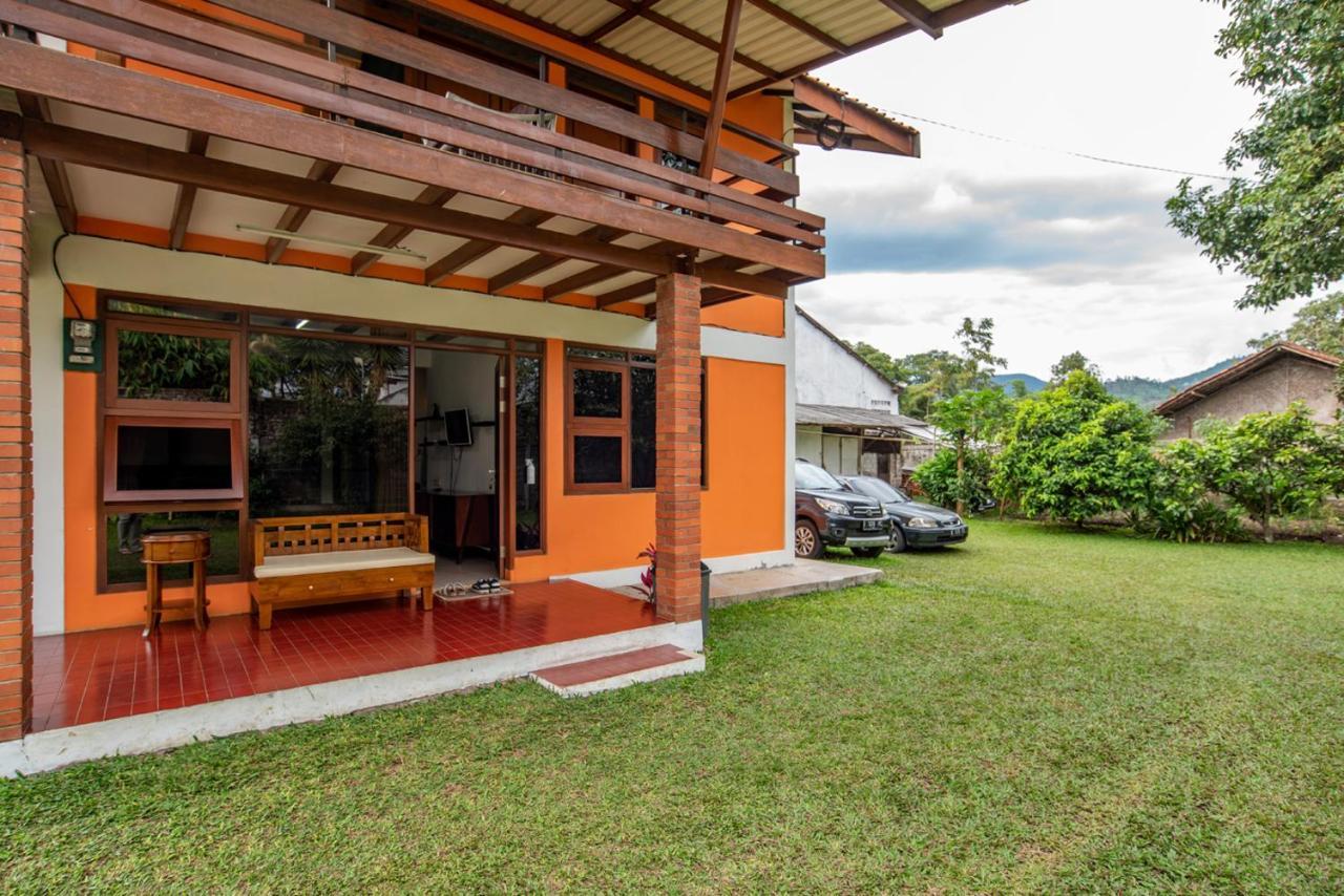 Prananto'S Villa Lembang Exteriör bild