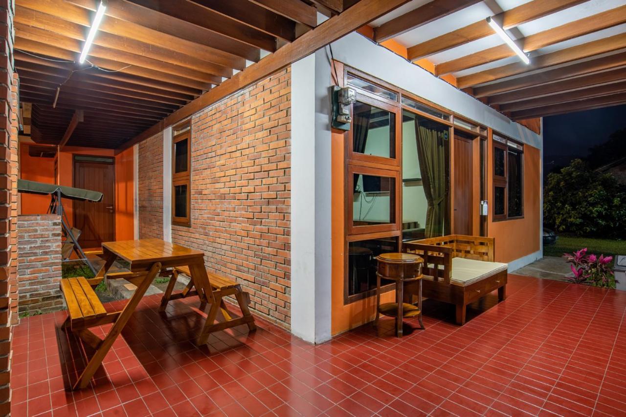 Prananto'S Villa Lembang Exteriör bild